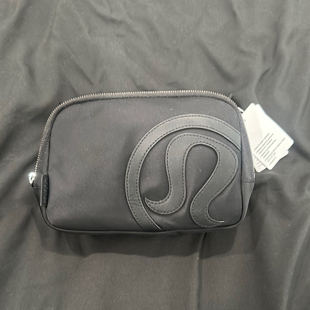 NWT lululemon athletica black belt bag